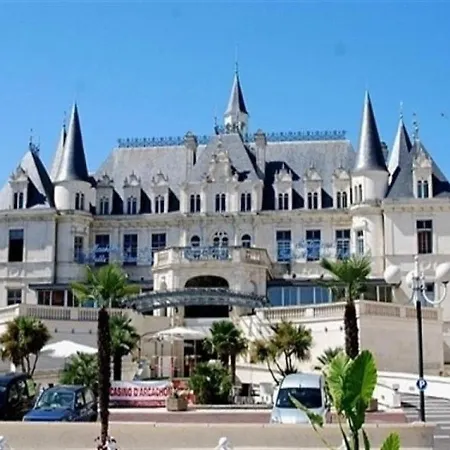 Hyper Centre - Proche Plage Et Commerces - T3 De 63m2 Avec Balcon Et Parking *